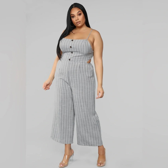 Fashion nova jumpsuit sz. M - Picture 4 of 5